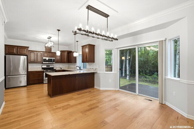 Building Photo - 13259 Rosser Dr
