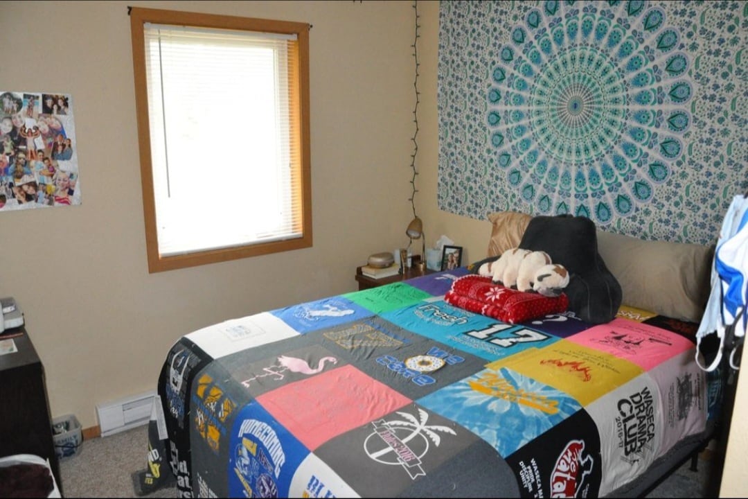 Building Photo - 324 7th Ave S