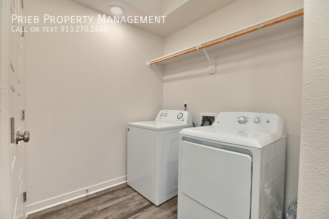 Building Photo - 12321 S Chelsea St