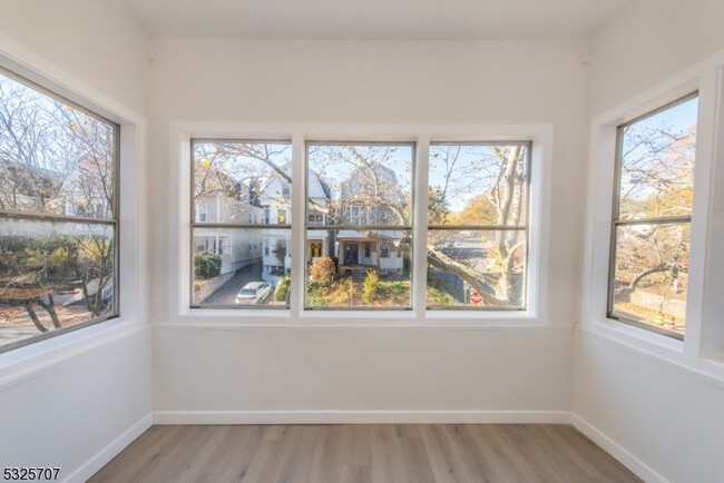 porch/sunroom - 211 Hillside Ave