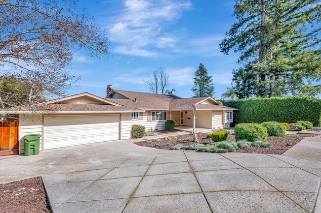 Building Photo - Tri-Level Home in Los Gatos