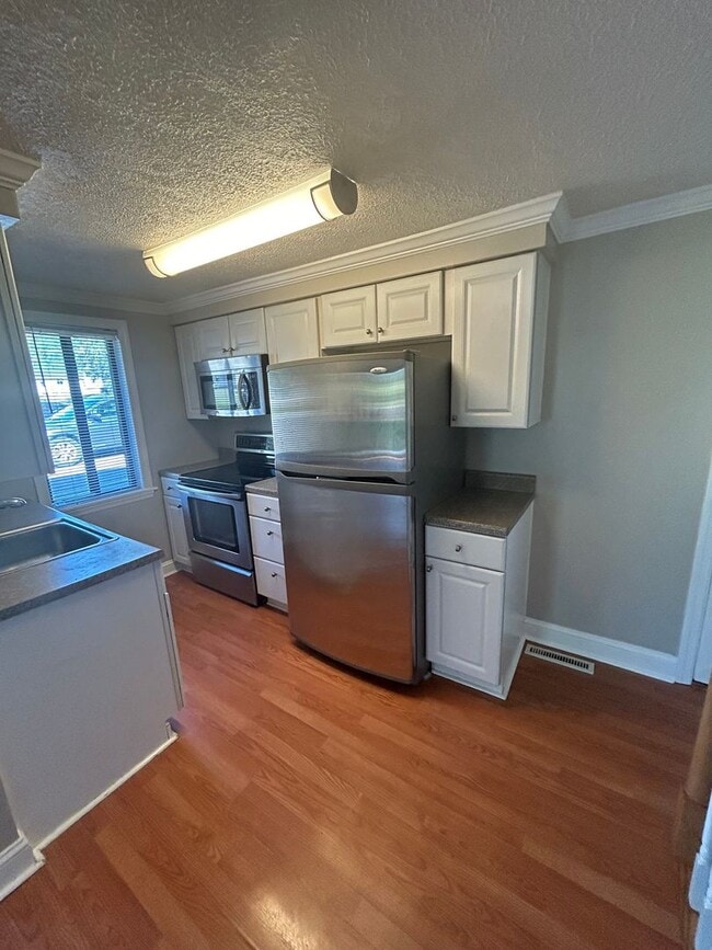 Building Photo - Modern 1 Bedroom Townhome in Prime Moon Township Location!