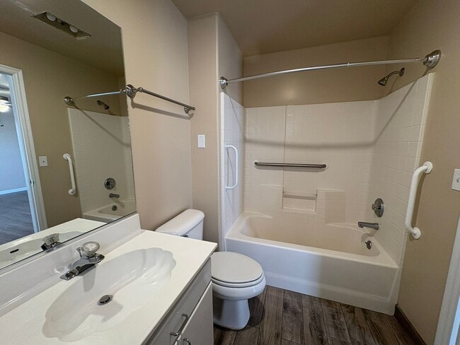 Building Photo - S202 Gemstone Properties - studio apartment *utilities included*