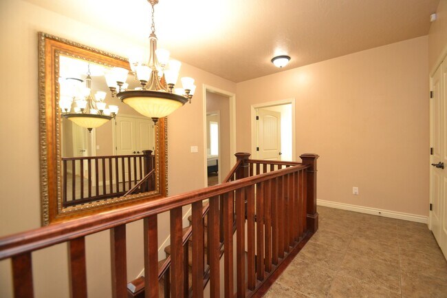 Building Photo - Stunning 6 bedroom 3 bathroom home in Daybreak South Jordan!!!