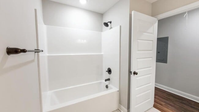 Building Photo - 1522 Woodard St