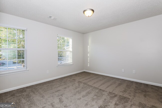 Building Photo - 1924 Simmons Ln