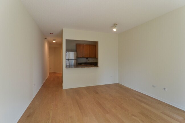 Building Photo - 400 N La Salle Dr