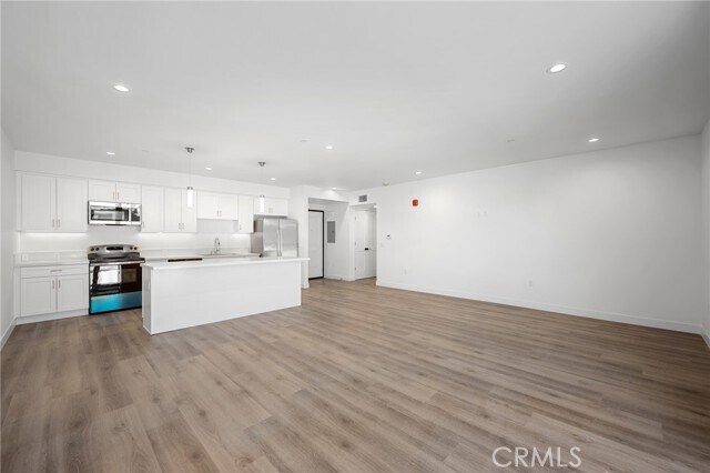 Building Photo - 10657 Moorpark St