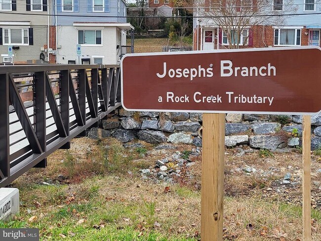 Building Photo - 3313 Moline Rd