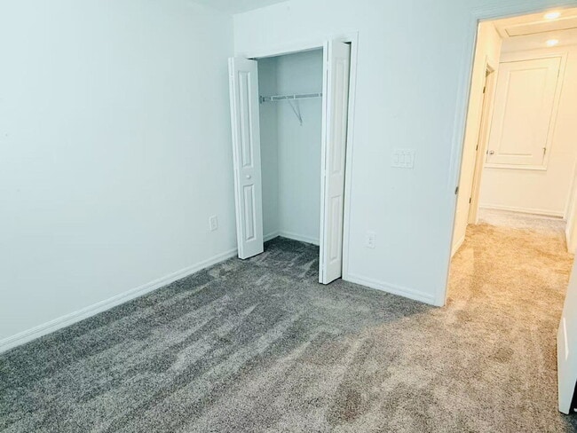 Building Photo - 644 Reggie Rd