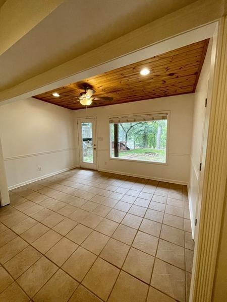 Building Photo - 8940 Bay Dr