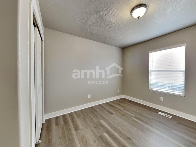 Building Photo - 5003 W Diamondback Dr