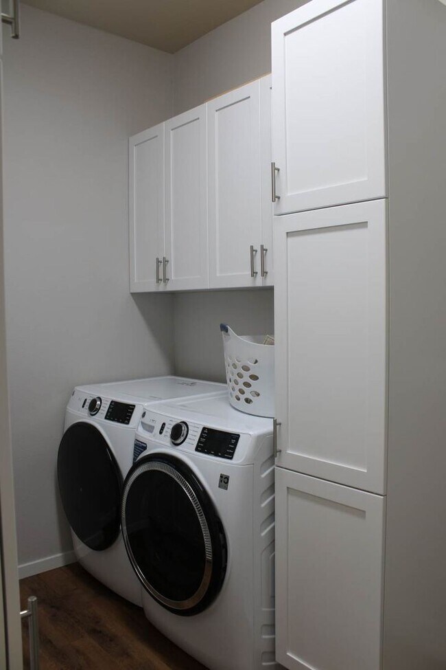 Building Photo - Beautiful Wollochet Bay 3-Bedroom Town Home