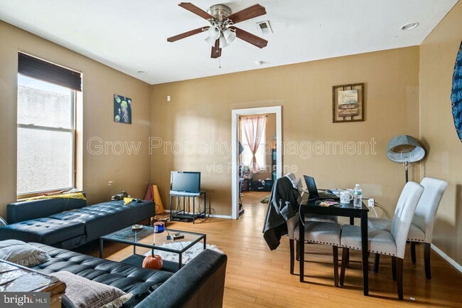 Building Photo - 1834 W Diamond St