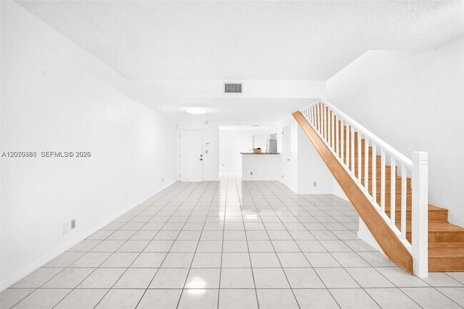 Building Photo - 800 Sorrento Dr