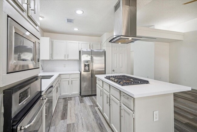 Building Photo - 143 W Village Knoll Cir