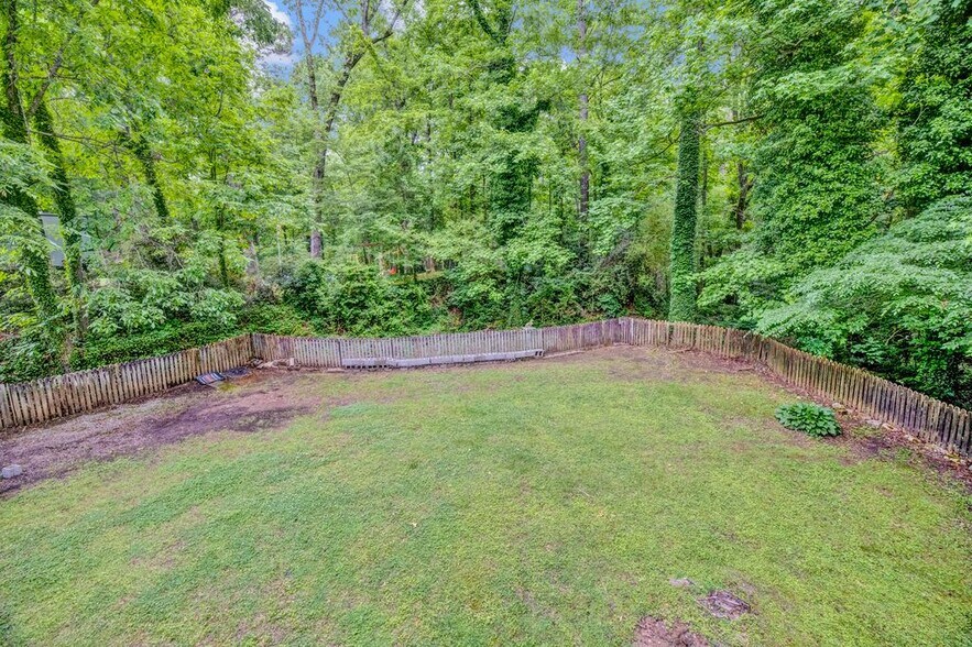 Building Photo - 3541 W Lakeside Dr