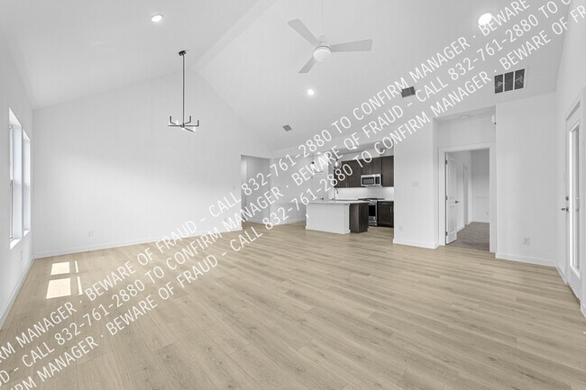 Building Photo - 2229 Maple Ridge Dr
