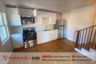 Building Photo - 3 br, 2 bath Triplex - 1765 Los Feliz Driv...