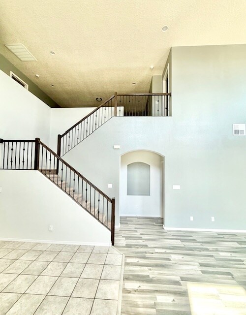 Building Photo - 920 Crown Ct NE