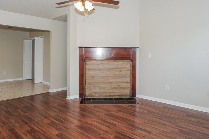 Building Photo - 112 Briarbush Ct