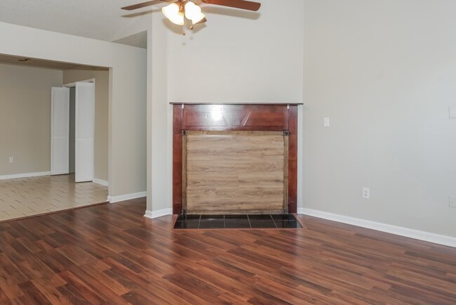 Building Photo - Charming 3 Bedroom Home!