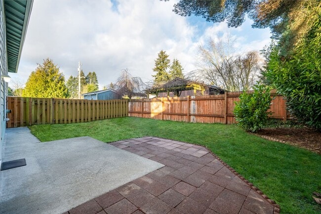 Building Photo - Modern Comfort in Silver Lake | 3-Bed, 2.5-Bath Home