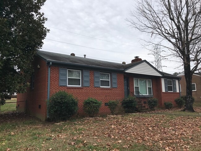 Building Photo - --  AVAILABLE IMMEDIATELY  -- 3 BR / 1 BA West End Home, Fenced in Backyard. Available Immediately!