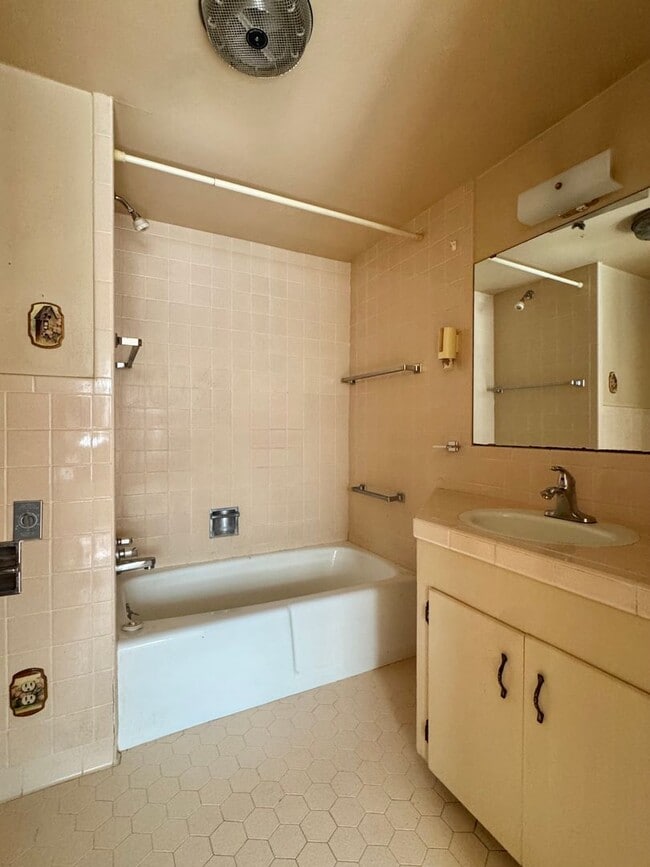 Building Photo - NOW AVAILABLE - 2-Bedroom Duplex Near ASU Campus + Water/Sewer/Trash Included!