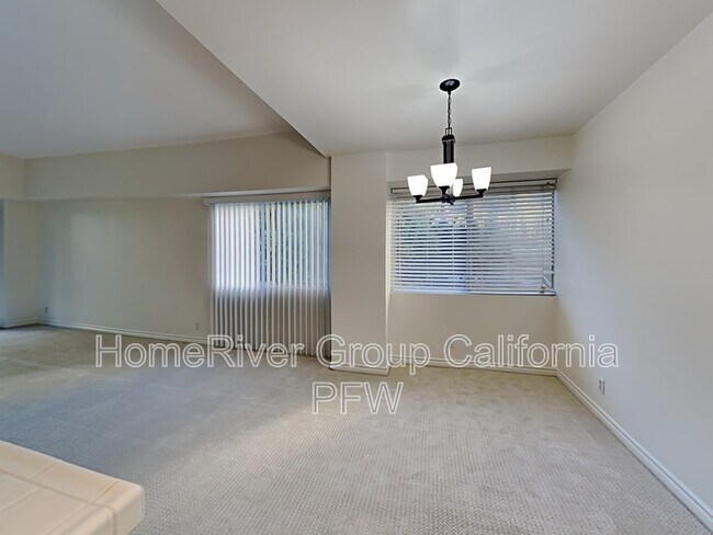 Building Photo - 1155 N La Cienega Blvd