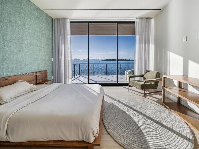 Building Photo - 11400 N Bayshore Dr