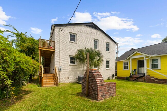 Building Photo - 2230 Sunnyside Ave