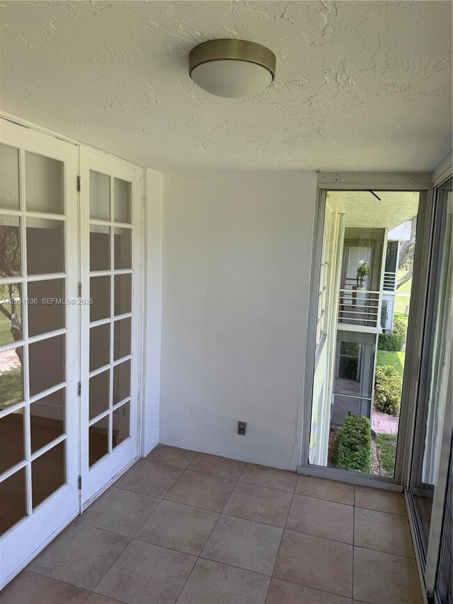 Building Photo - 4007 N Cypress Dr