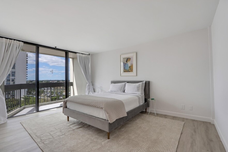 Building Photo - 2000 Presidential Way