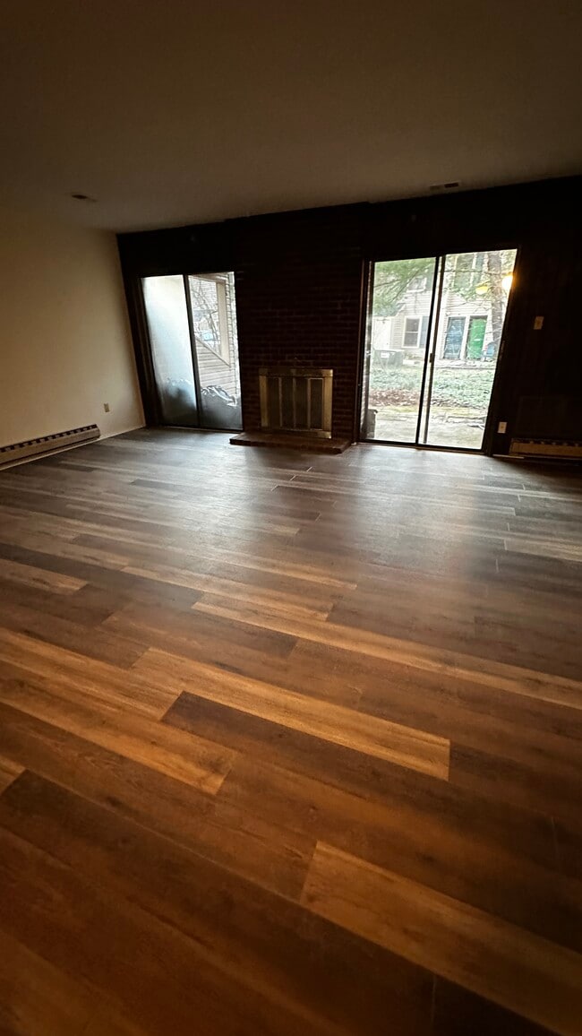 Building Photo - 1101 Bromley Est