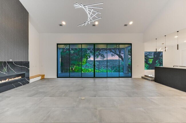 Building Photo - 9409 Bell Mountain Dr