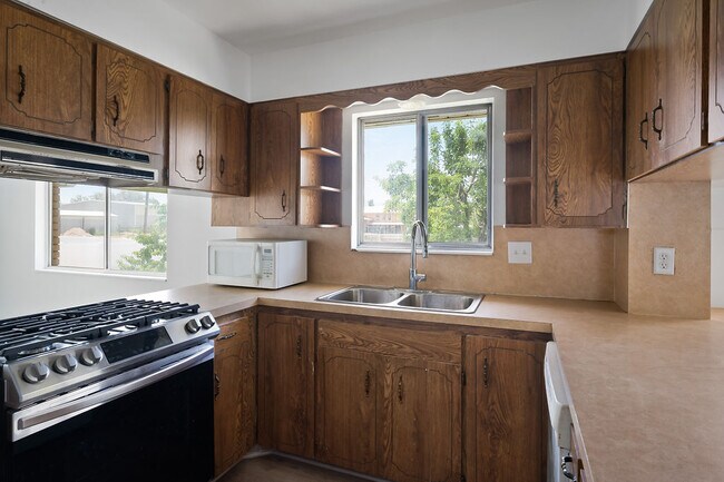 Building Photo - 11044 S Temple Dr