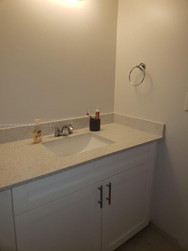 Building Photo - 318 NW 107th Ave