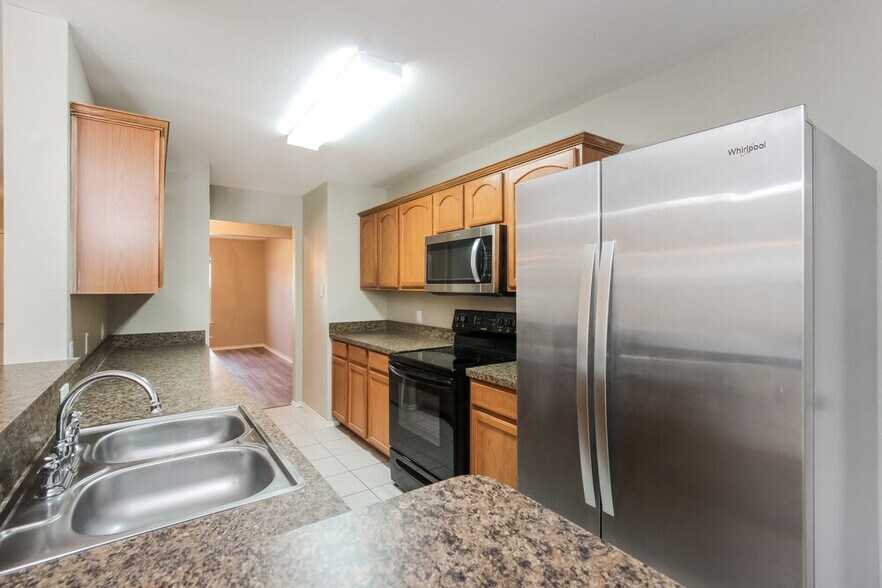 Building Photo - 714 Nichols Dr