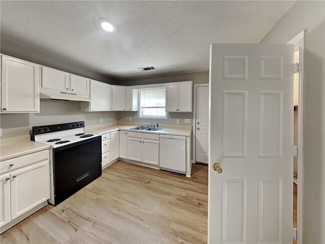 Building Photo - 546 Baron Dr