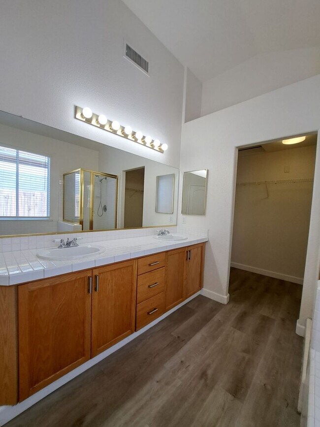 Building Photo - Comfortable Living in a Pet-Friendly Home ...