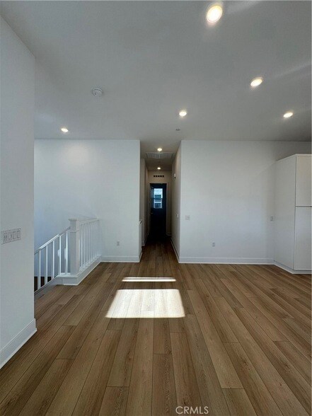 Building Photo - 436 Loon