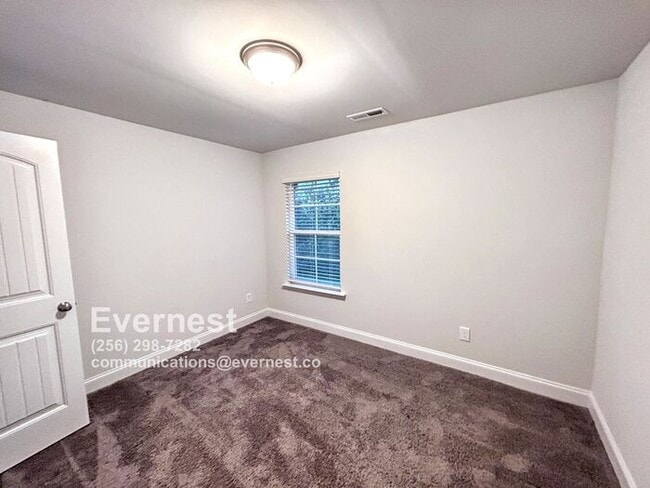 Building Photo - 4-Bedroom, 2-Bathroom Home with Modern App...