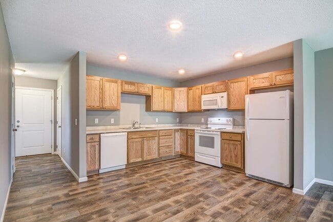 Building Photo - 2 Bedroom Town Home