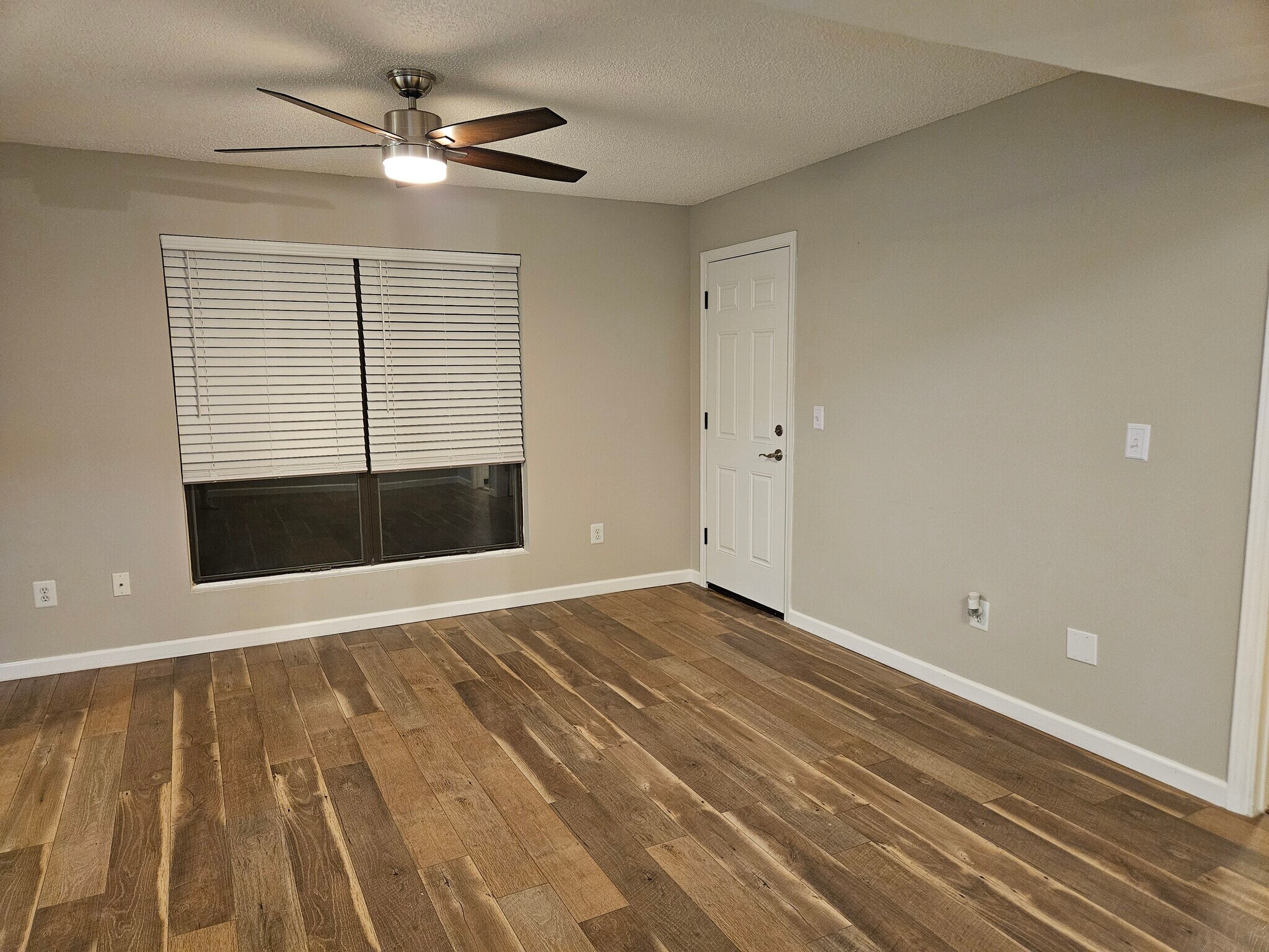 Building Photo - 455 Alt 19 S