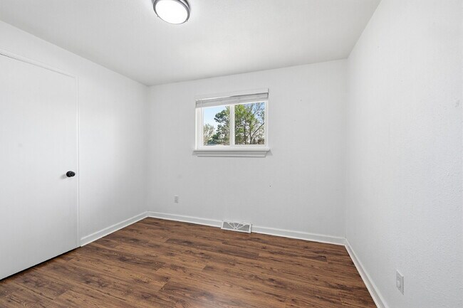 Building Photo - $1,990.95- 3 bed/1 bath Home in Berthoud with a large backyard