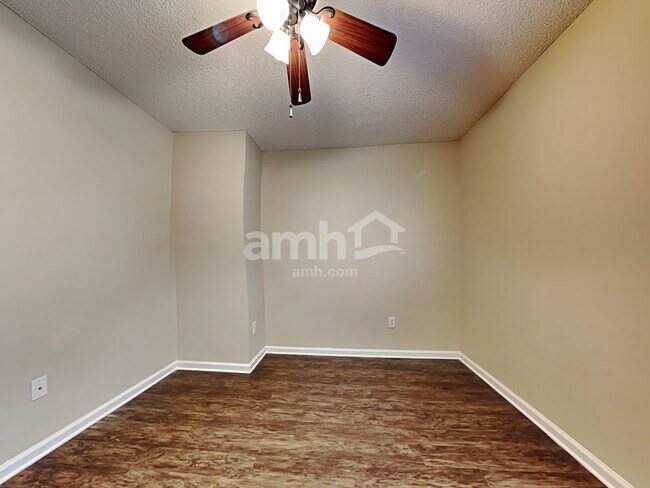 Building Photo - 8788 Red Oak Drive