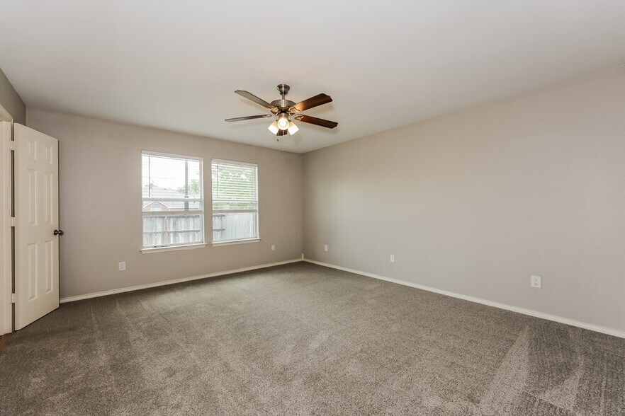 Building Photo - 2029 Wildwood Dr