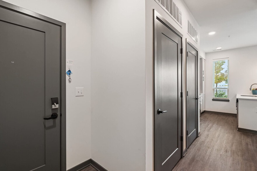 Building Photo - 6160 N Rural St