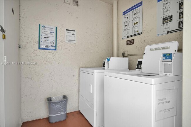 Building Photo - 8941 S Hollybrook Blvd